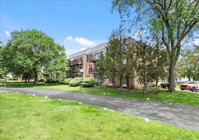 3rd image of 5300 Carriageway Dr #208, Rolling Meadows, IL 60008 | MLS# 12680754