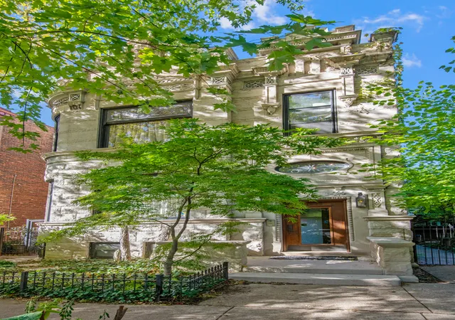 Homes for sale in Chicago, IL | 1652 N Leavitt St, Chicago, IL 60647 | MLS# 12680780