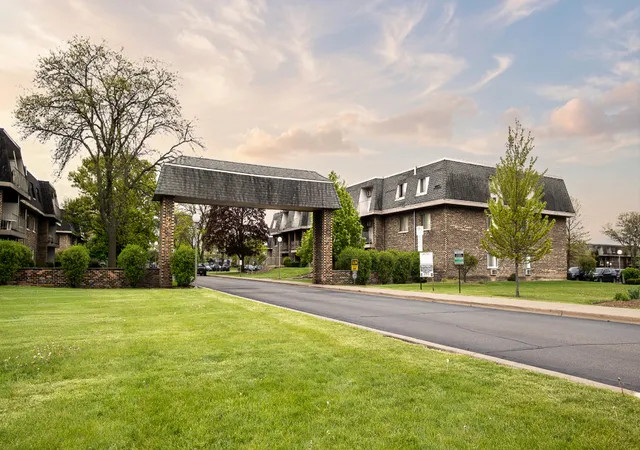 2nd image of 876 Blossom Ln #203, Prospect Heights, IL 60070 | MLS# 12680789
