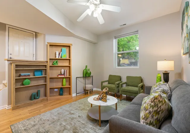 3rd image of 3908 W Ainslie St #G, Chicago, IL 60625 | MLS# 12680799
