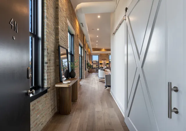 3rd image of 401 N Aberdeen St, Chicago, IL 60642