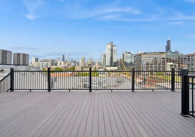 2nd image of 401 N Aberdeen St, Chicago, IL 60642