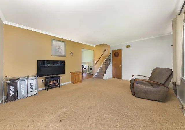 Photo 3 of Single family home for sale at 871 N Gladstone Ave, Aurora, IL 60506 | MLS# 12680843 | Listing updated on 2026-10-04