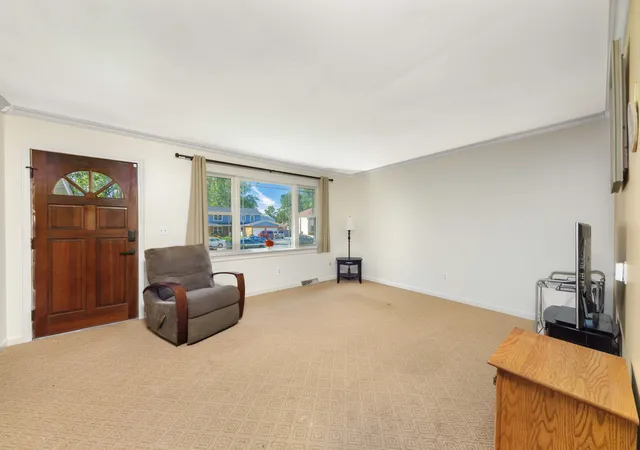 Photo 3 of Single family home for sale at 871 N Gladstone Ave, Aurora, IL 60506 | MLS# 12680843 | Listing updated on 2026-10-04