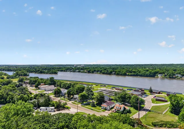 3rd image of 300 Adams St, Ottawa, IL 61350 | MLS# 12680855