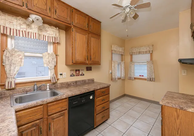 Homes for sale in Rock Island, IL | 948 42Nd Ave, Rock Island, IL 61201 | MLS# 12680864