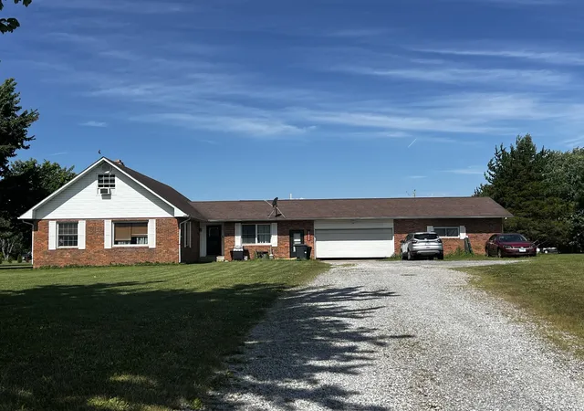 Homes for sale in Mt Vernon, IL | 10585 N Il Hwy 142 Hwy, Mt Vernon, IL 62864 | MLS# 12680885