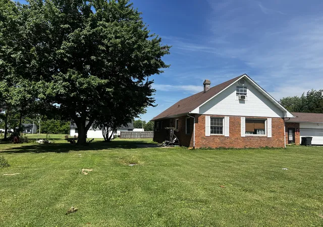 Homes for sale in Mt Vernon, IL | 10585 N Il Hwy 142 Hwy, Mt Vernon, IL 62864 | MLS# 12680885