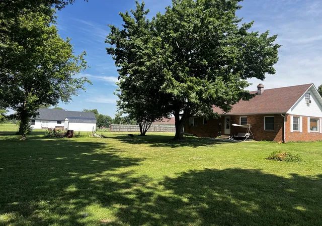 Homes for sale in Mt Vernon, IL | 10585 N Il Hwy 142 Hwy, Mt Vernon, IL 62864 | MLS# 12680885