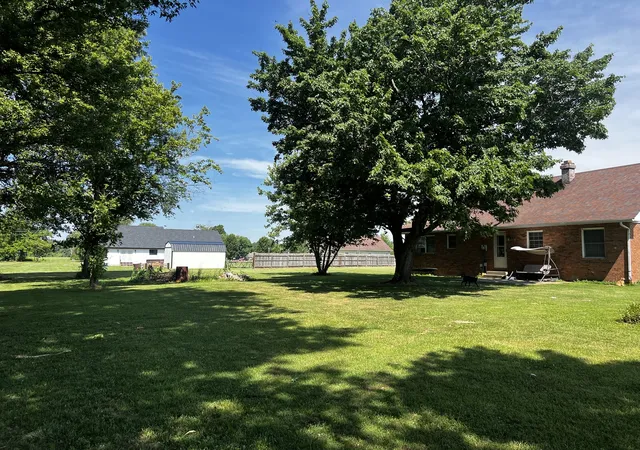 Homes for sale in Mt Vernon, IL | 10585 N Il Hwy 142 Hwy, Mt Vernon, IL 62864 | MLS# 12680885