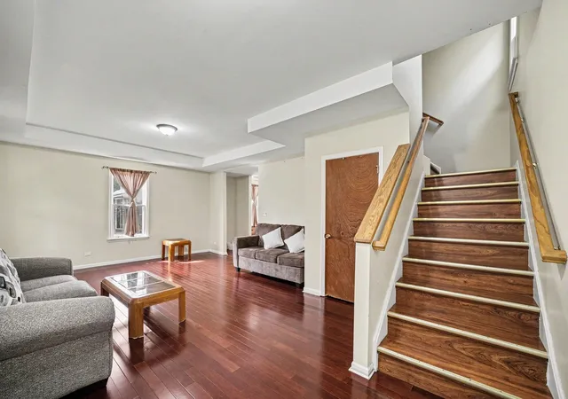 4th image of 217 Michigan St, Elgin, IL 60120 | MLS# 12680893