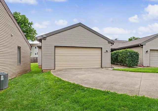Homes for sale in Urbana, IL | 1806 Glenwood Oaks Ct #A, Urbana, IL 61801 | MLS# 12680913