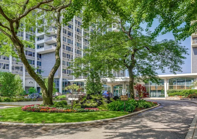 2nd image of Imperial Towers, Chicago, IL 60613