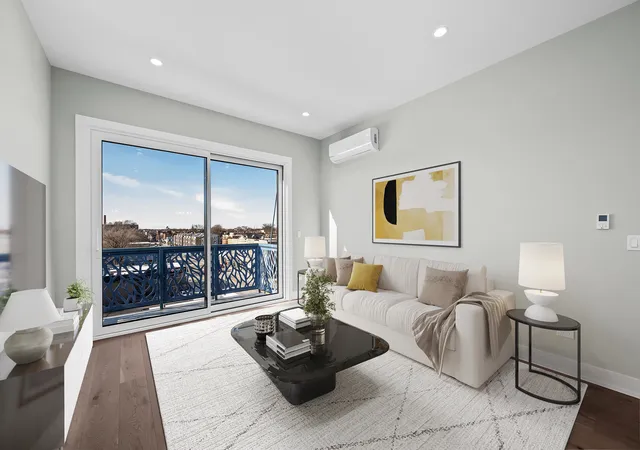 3rd image of 839 Madison St #302, Oak Park, IL 60302 | MLS# 12680945