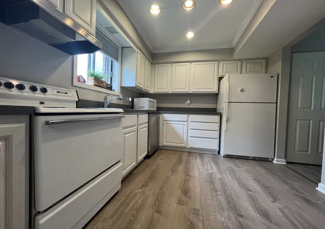 5th image of 468 Valley Dr #301, Naperville, IL 60563 | MLS# 12680952