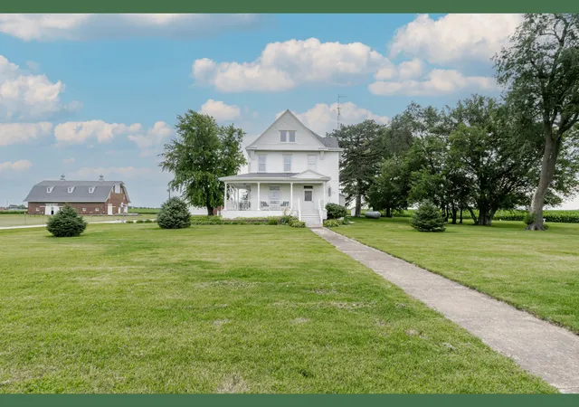 Homes for sale in Chenoa, IL | 27231 E 3000 North Rd, Chenoa, IL 61726 | MLS# 12680964