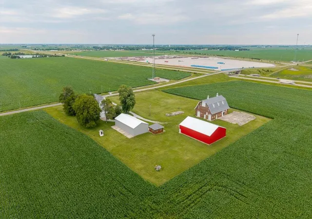 Homes for sale in Chenoa, IL | 27231 E 3000 North Rd, Chenoa, IL 61726 | MLS# 12680964