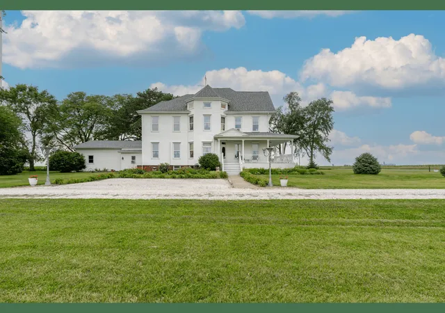 Homes for sale in Chenoa, IL | 27231 E 3000 North Rd, Chenoa, IL 61726 | MLS# 12680964