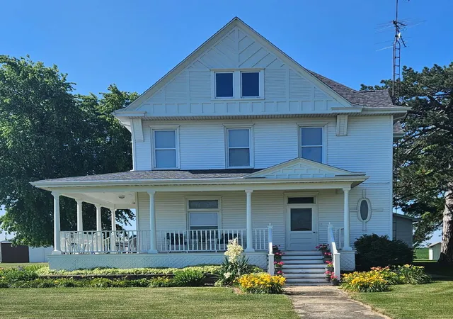 Homes for sale in Chenoa, IL | 27231 E 3000 North Rd, Chenoa, IL 61726 | MLS# 12680964