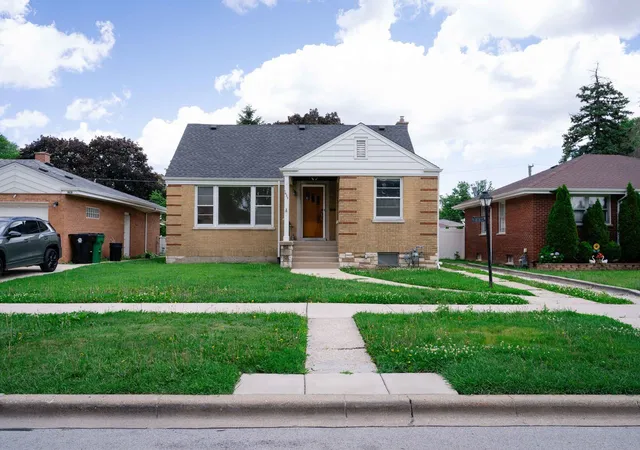 Homes for sale in Westchester, IL | 1635 Downing Ave, Westchester, IL 60154 | MLS# 12680977
