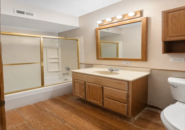 Photo 4 of Condo for sale at 9721 S Cicero Ave #3E, Oak Lawn, IL 60453 | MLS# 12681000 | Listing updated on 2026-09-04