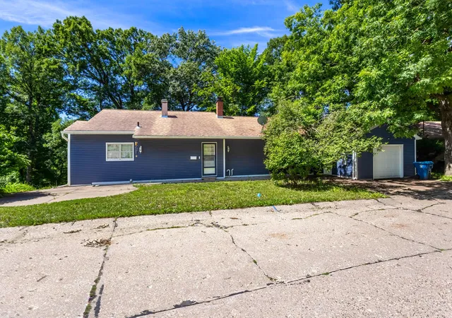 Homes for sale in East Moline, IL | 1218 20th Ave Wy, East Moline, IL 61244 | MLS# 12681041