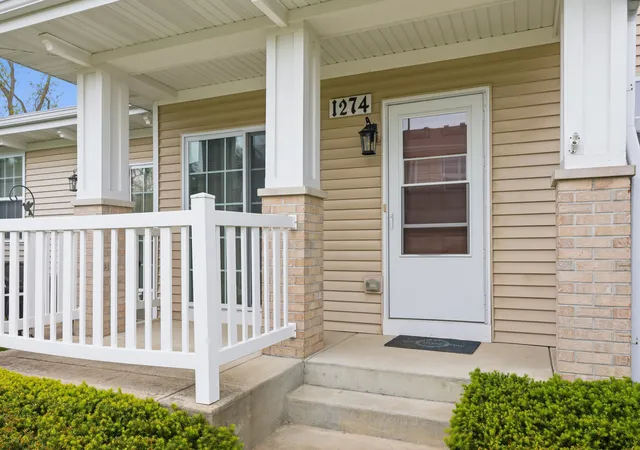 Homes for sale in Crystal Lake, IL | 1274 Walnut Glen Dr, Crystal Lake, IL 60014 | MLS# 12681048
