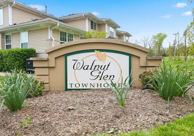 Homes for sale in Crystal Lake, IL | 1274 Walnut Glen Dr, Crystal Lake, IL 60014 | MLS# 12681048