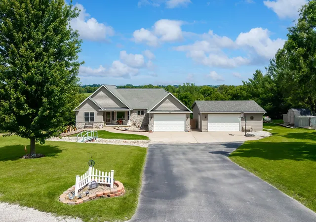 Photo 2 of Sale Pending at 1698 100th Avenue, Aledo, IL 61231 | MLS# 12681076 | Listing updated on 2026-09-19