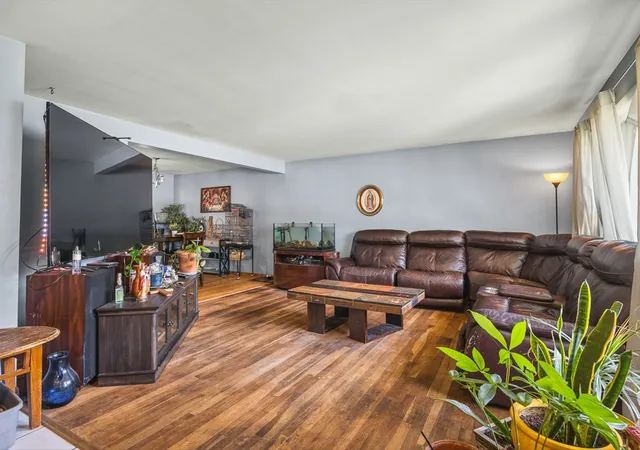 2nd image of 219 Walter Ct, Elgin, IL 60123 | MLS# 12681084