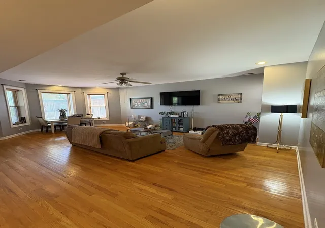 3rd image of 6435 S Kenwood Ave, Chicago, IL 60637