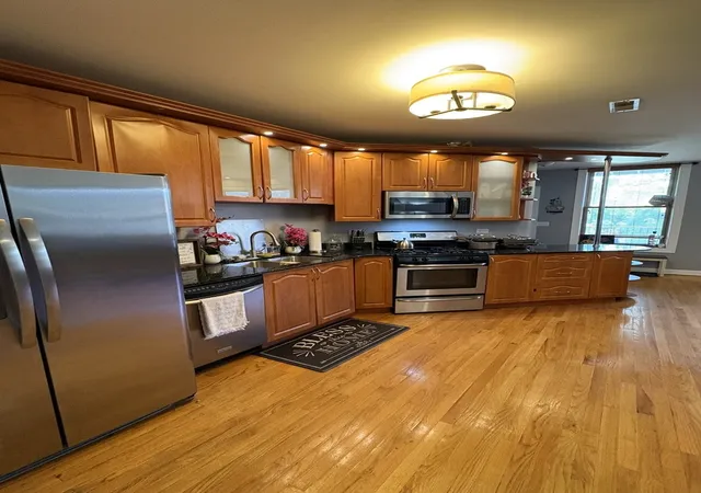 5th image of 6435 S Kenwood Ave, Chicago, IL 60637