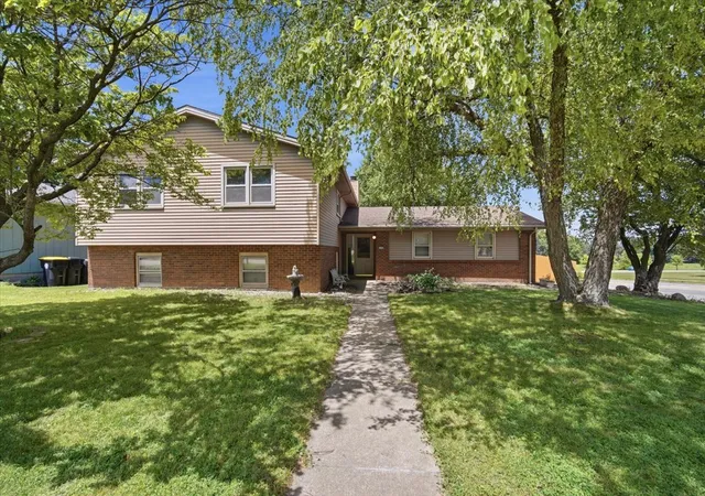 Homes for sale in Normal, IL | 1428 Hanson Dr, Normal, IL 61761 | MLS# 12681160