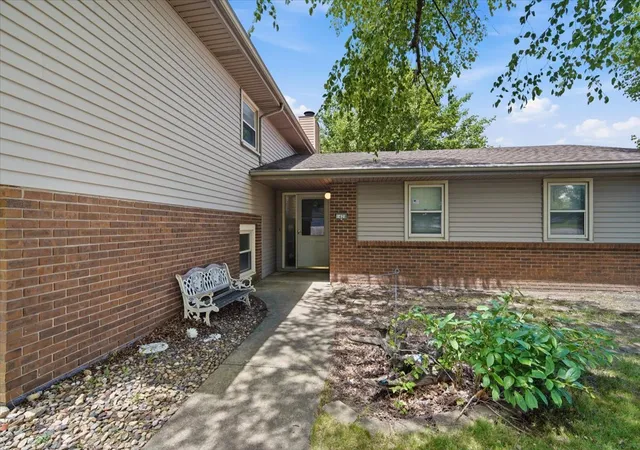 Homes for sale in Normal, IL | 1428 Hanson Dr, Normal, IL 61761 | MLS# 12681160