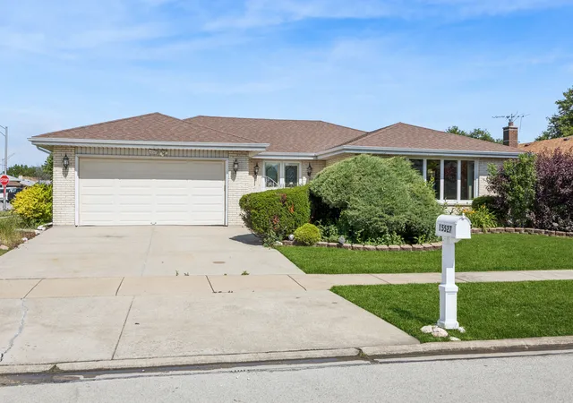 Homes for sale in Orland Park, IL | 15527 Heather Ct, Orland Park, IL 60462 | MLS# 12681192