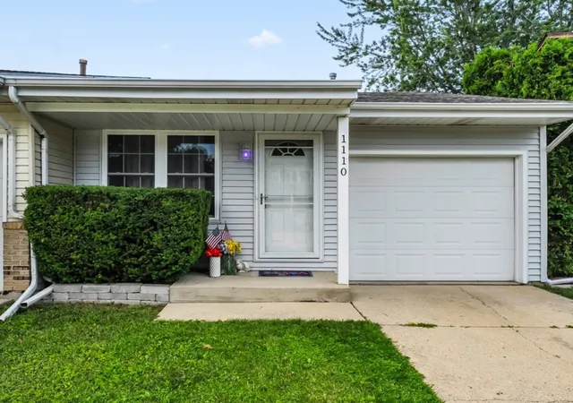 Homes for sale in Algonquin, IL | 1110 Riverwood Dr, Algonquin, IL 60102 | MLS# 12681219