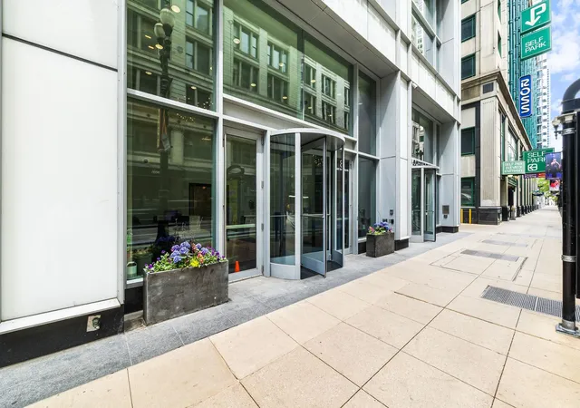 2nd image of 8 E Randolph St #1803, Chicago, IL 60601 | MLS# 12681225