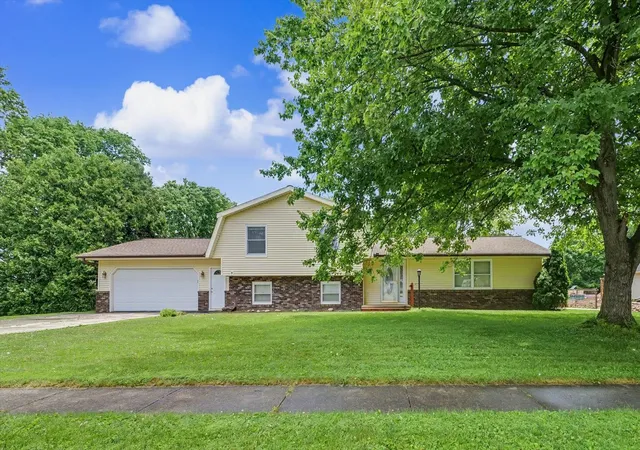 Homes for sale in Urbana, IL | 2006 Cindy Lynn St, Urbana, IL 61802 | MLS# 12681247