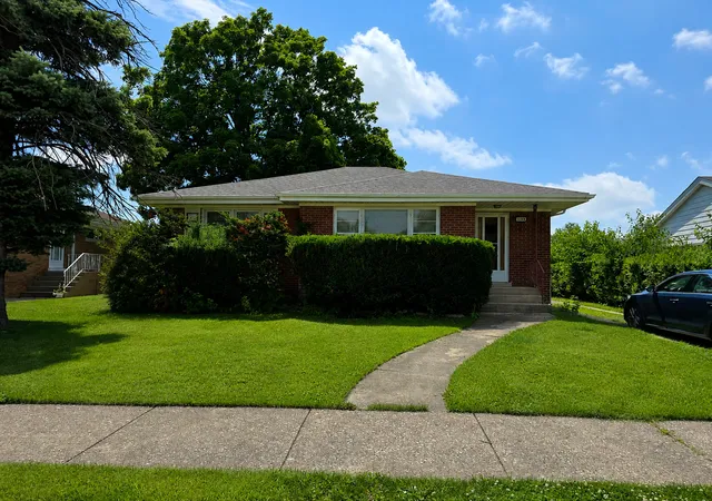 Photo 2 of Single family home for sale at 11043 Boeger Ct, Westchester, IL 60154 | MLS# 12681255 | Listing updated on 2026-08-14