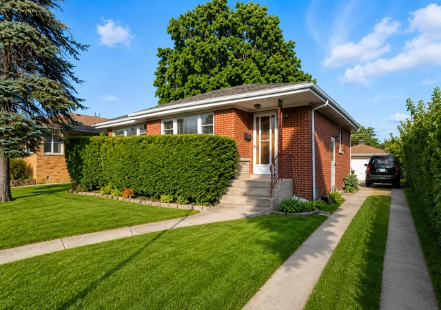 Photo 3 of Single family home for sale at 11043 Boeger Ct, Westchester, IL 60154 | MLS# 12681255 | Listing updated on 2026-08-14