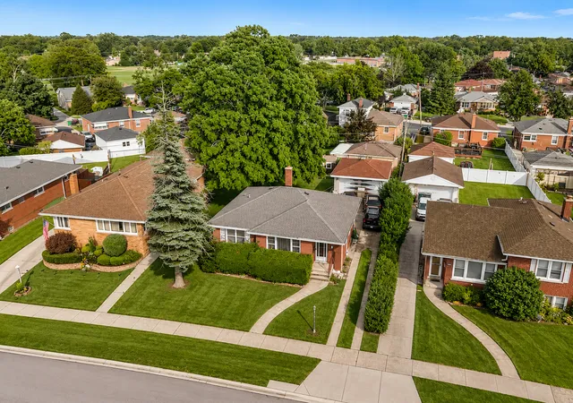 Photo 3 of Single family home for sale at 11043 Boeger Ct, Westchester, IL 60154 | MLS# 12681255 | Listing updated on 2026-08-14