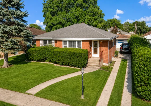 Photo 4 of Single family home for sale at 11043 Boeger Ct, Westchester, IL 60154 | MLS# 12681255 | Listing updated on 2026-08-14