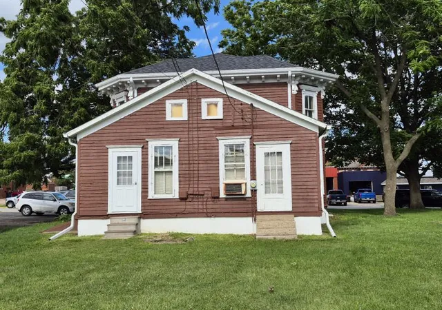 Listing Photo 4 - Condo for sale in building located at 117 S Chestnut St, Kewanee, IL 61443