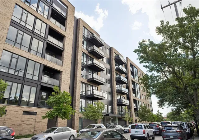 Homes for sale in Chicago, IL | 1701 W Webster Ave #601, Chicago, IL 60614 | MLS# 12681373