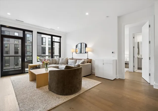 Homes for sale in Chicago, IL | 1701 W Webster Ave, Chicago, IL 60614