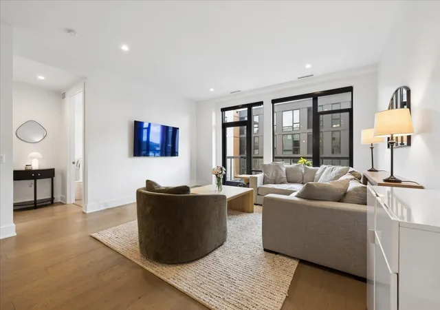 Homes for sale in Chicago, IL | 1701 W Webster Ave, Chicago, IL 60614
