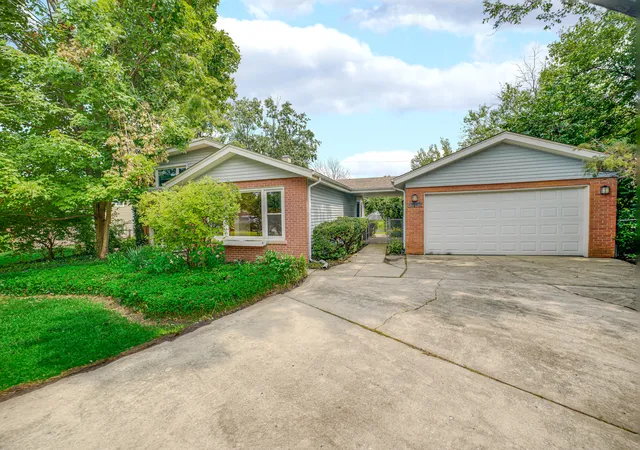Photo 3 of Single family home for sale at 15959 Vera Ct, Oak Forest, IL 60452 | MLS# 12681403 | Listing updated on 2026-09-22
