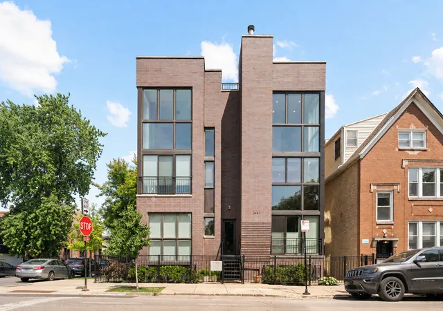 Homes for sale in Chicago, IL | 2047 N Leavitt St #2S, Chicago, IL 60647 | MLS# 12681418