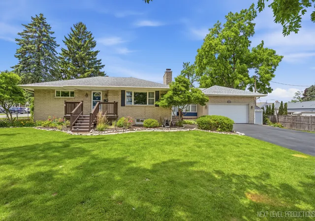 1st image of 15 S 10th St, St. Charles, IL 60174 | MLS# 12681423
