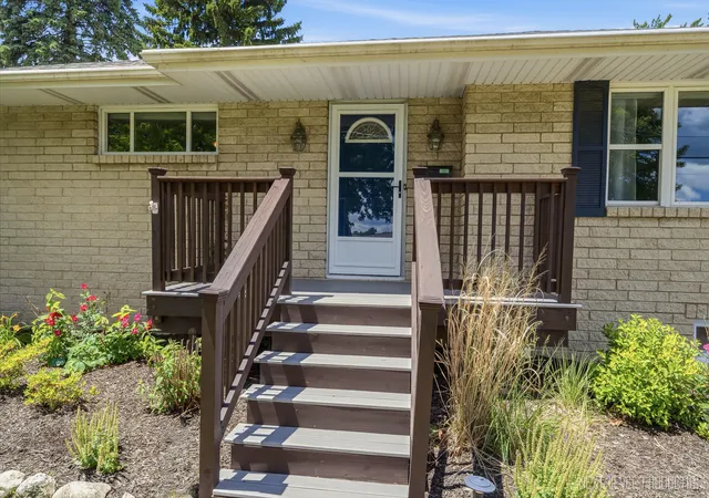 2nd image of 15 S 10th St, St. Charles, IL 60174 | MLS# 12681423